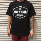 [Thrashin Supply Co.] Badge Tee Black バッジ Tシャツ ホワイト or ブラック